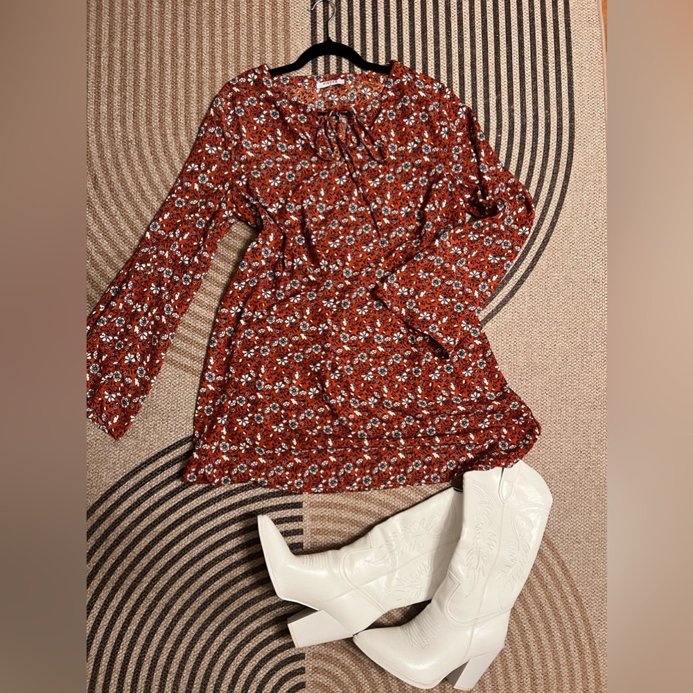 Pieces XL groovy orange dress with flare sleeve.